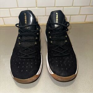 Li Ning Men’s Shoe Size 9 Good used condition